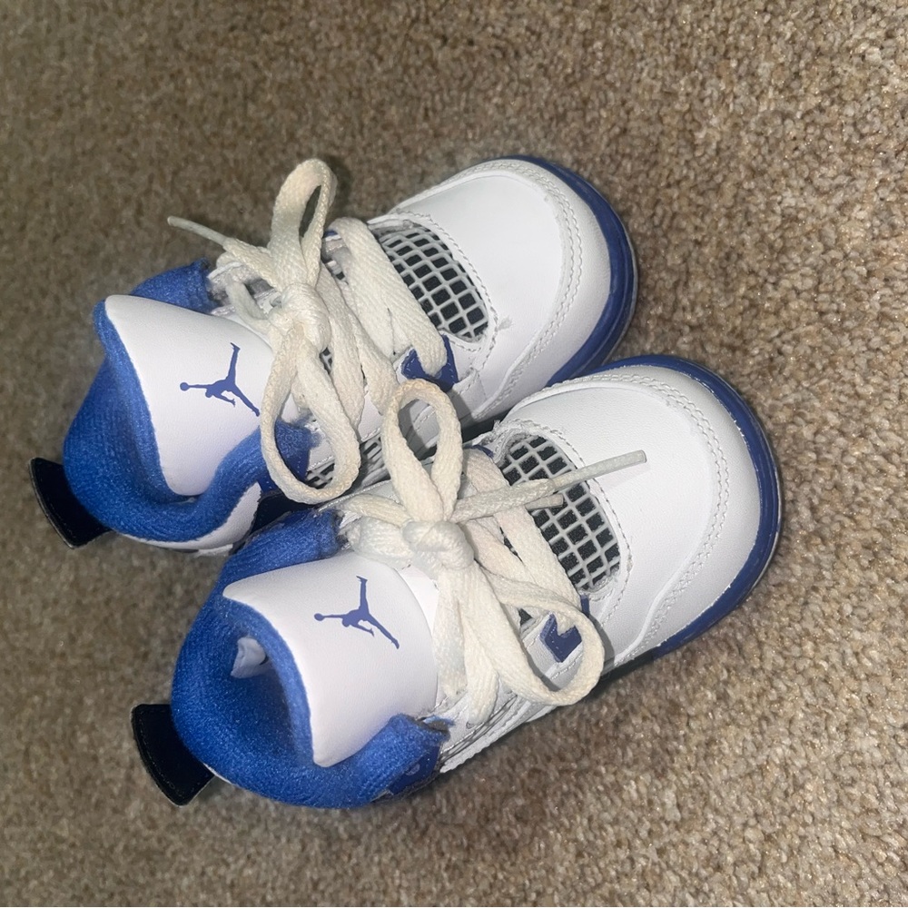 Jordan White and Blue Sneakers Classic Basketball Style